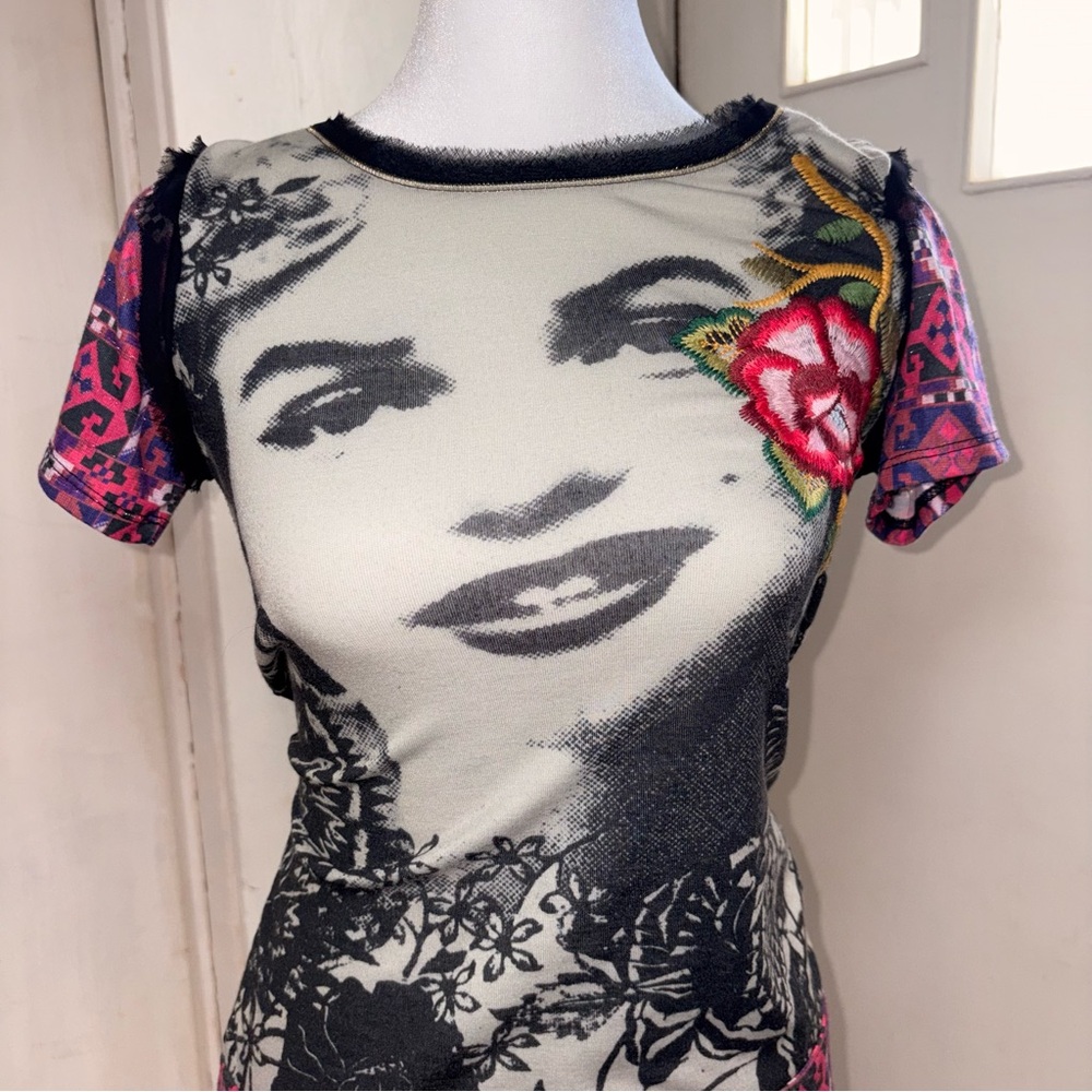 Desigual Graphic Portrait Top Women Medium Artsy Boho Y2K Embroidered Tee - Picture 3 of 11